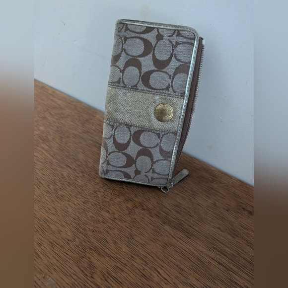 Coach Vintage Gold and Brown Signature Wallet - Picture 6 of 8